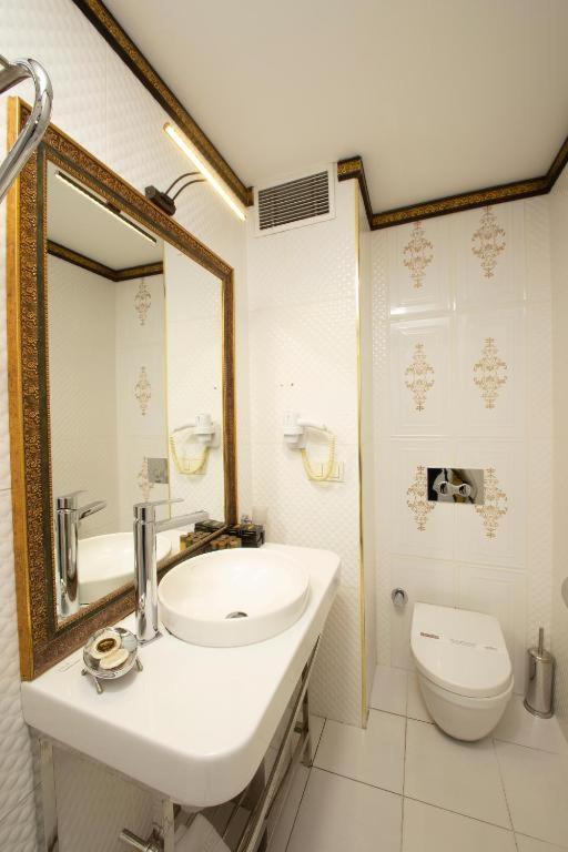 فندق فوسفورين اسطنبول المظهر الخارجي الصورة Bathroom