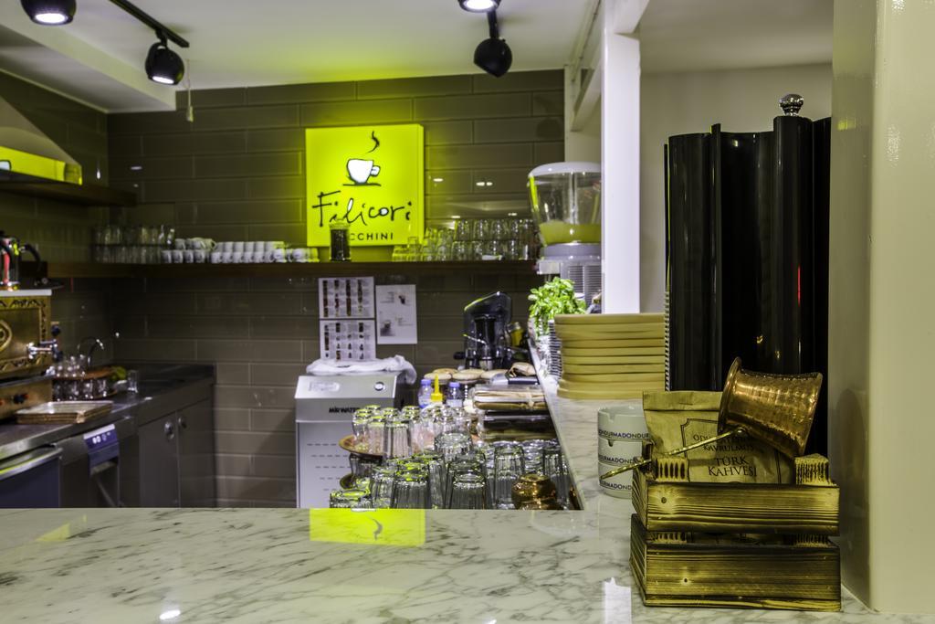 فندق فوسفورين اسطنبول المظهر الخارجي الصورة A coffee shop in Cairo, Egypt