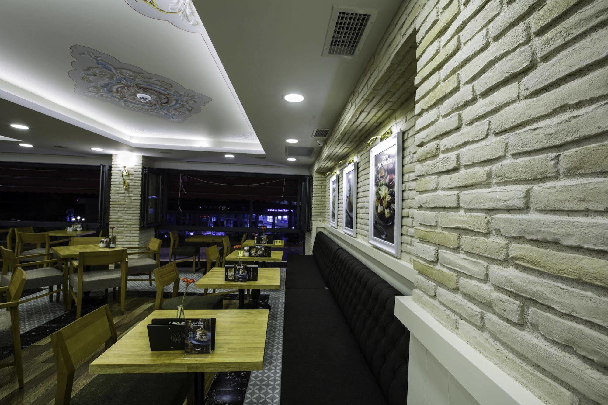 فندق فوسفورين اسطنبول المظهر الخارجي الصورة Interior of a restaurant in Nicosia, Cyprus