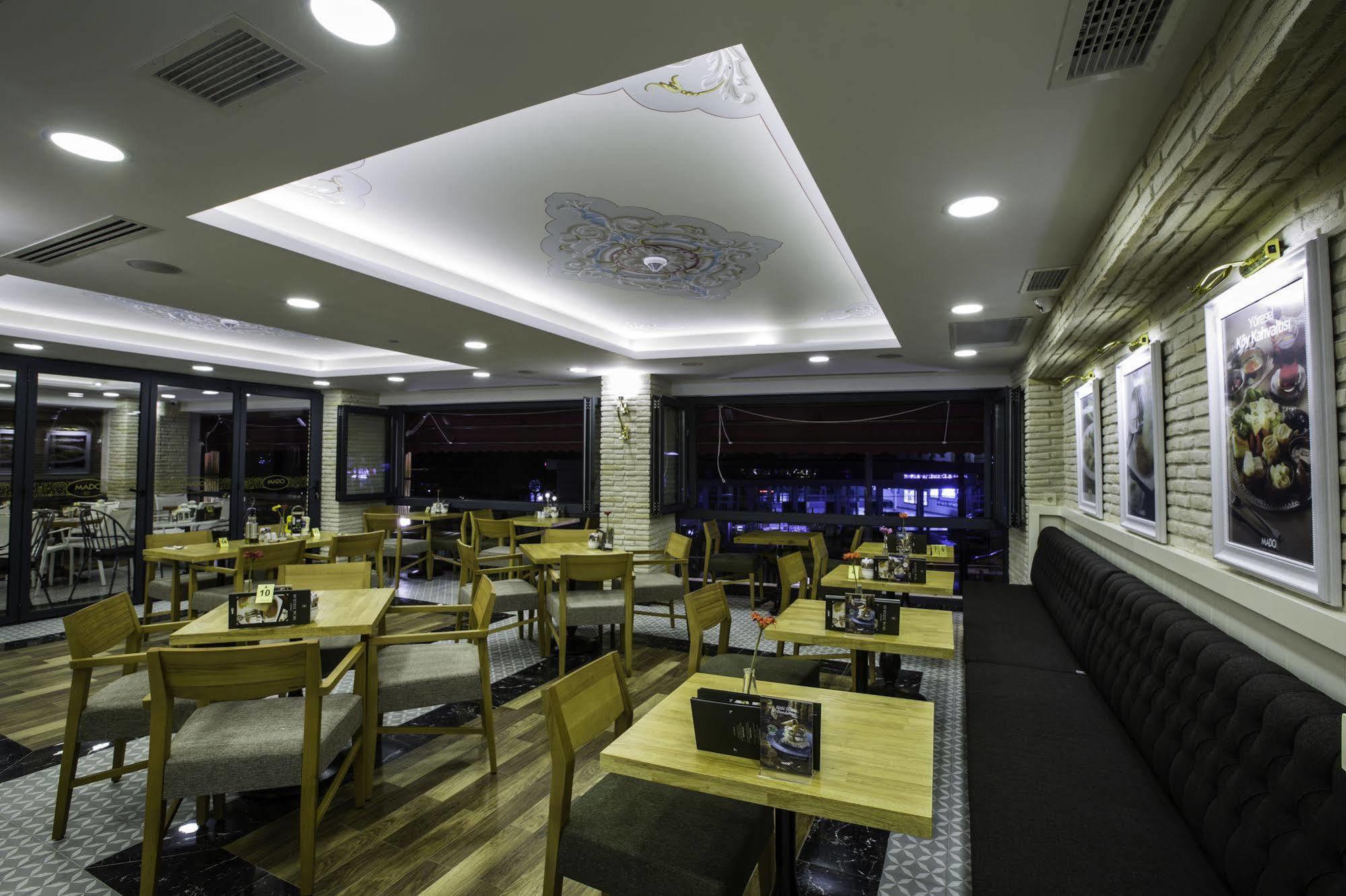 فندق فوسفورين اسطنبول المظهر الخارجي الصورة Restaurant in Belgrade