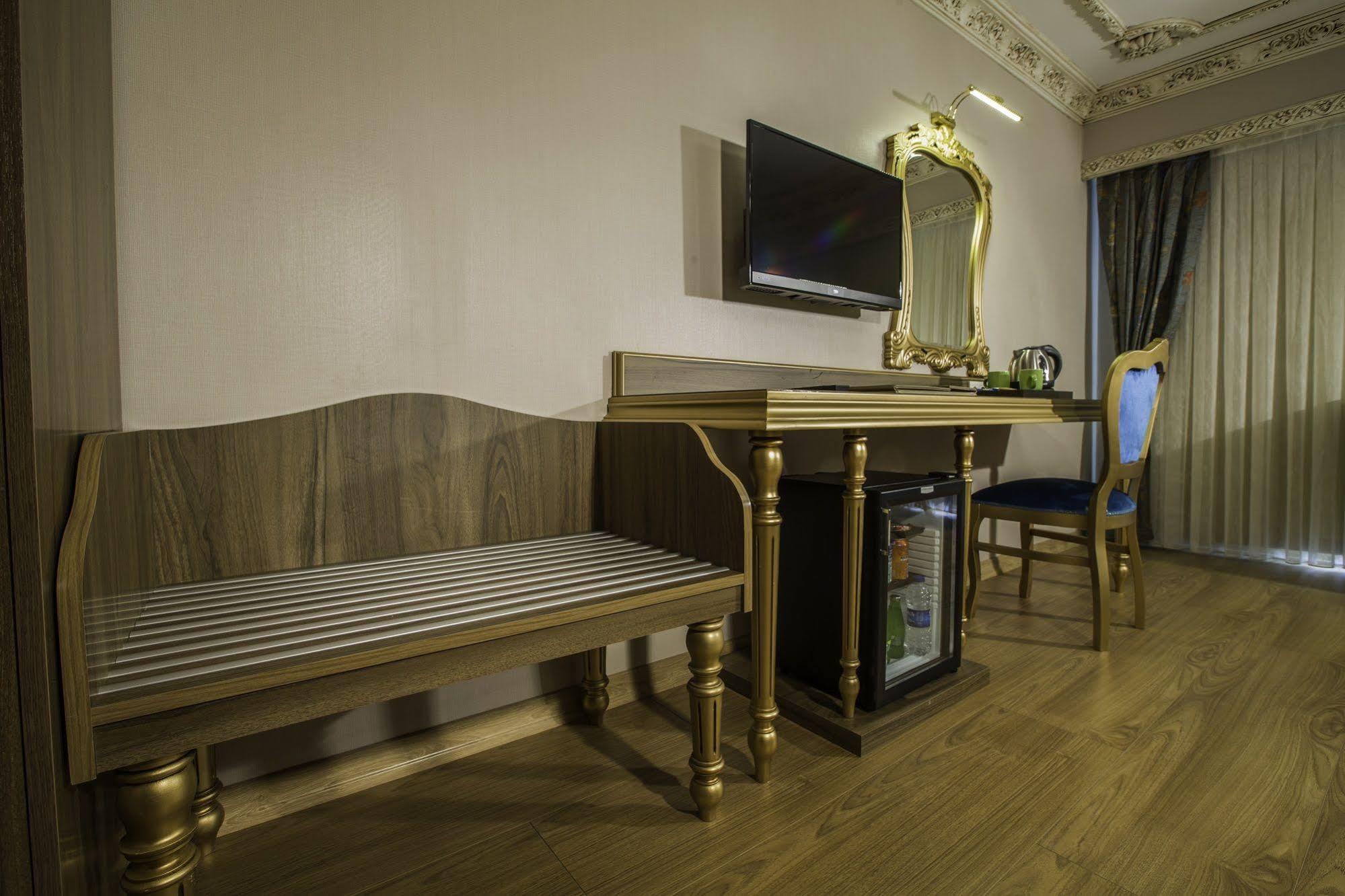 فندق فوسفورين اسطنبول المظهر الخارجي الصورة A room at the hotel