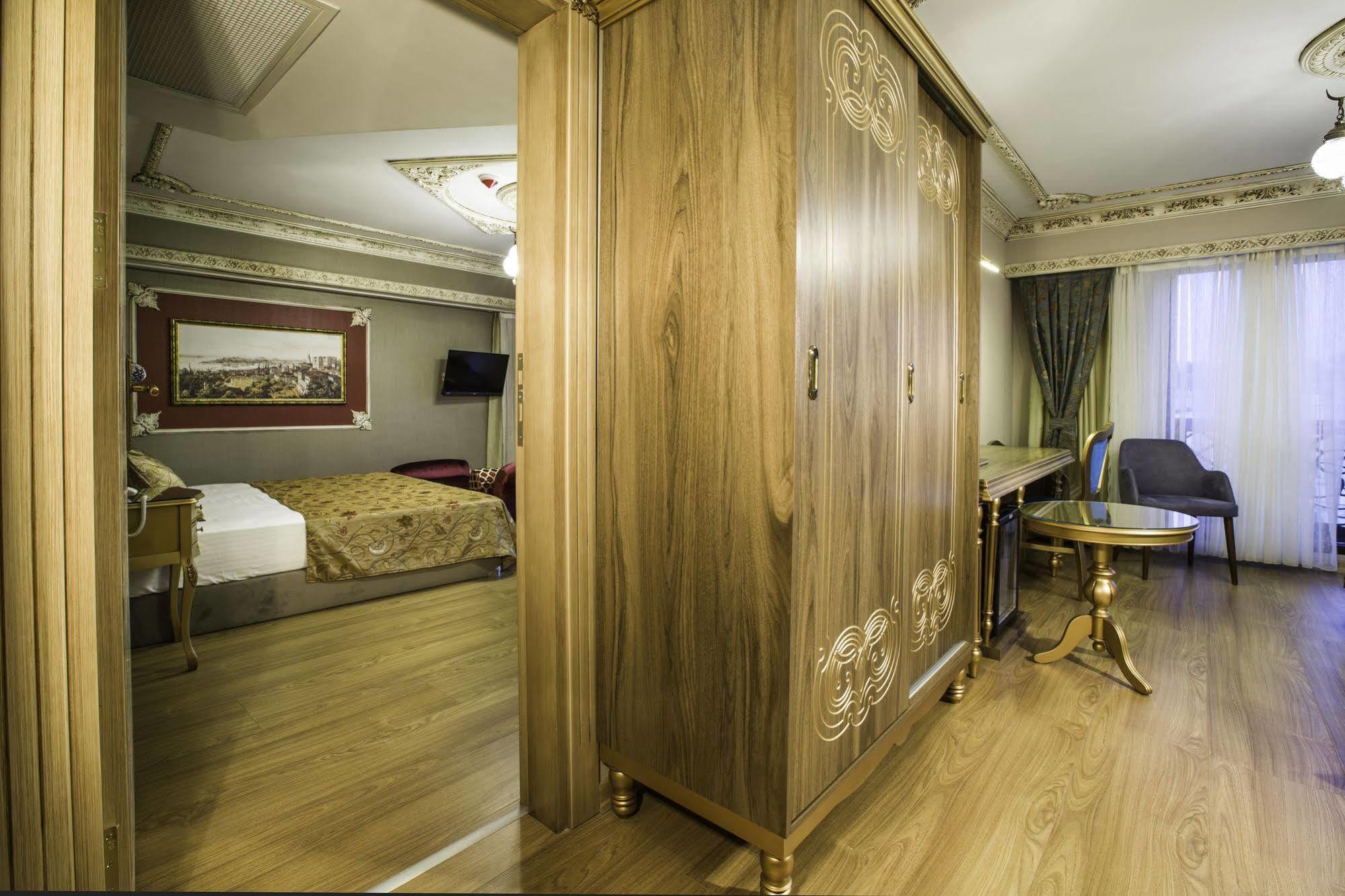 فندق فوسفورين اسطنبول المظهر الخارجي الصورة A room at the hotel