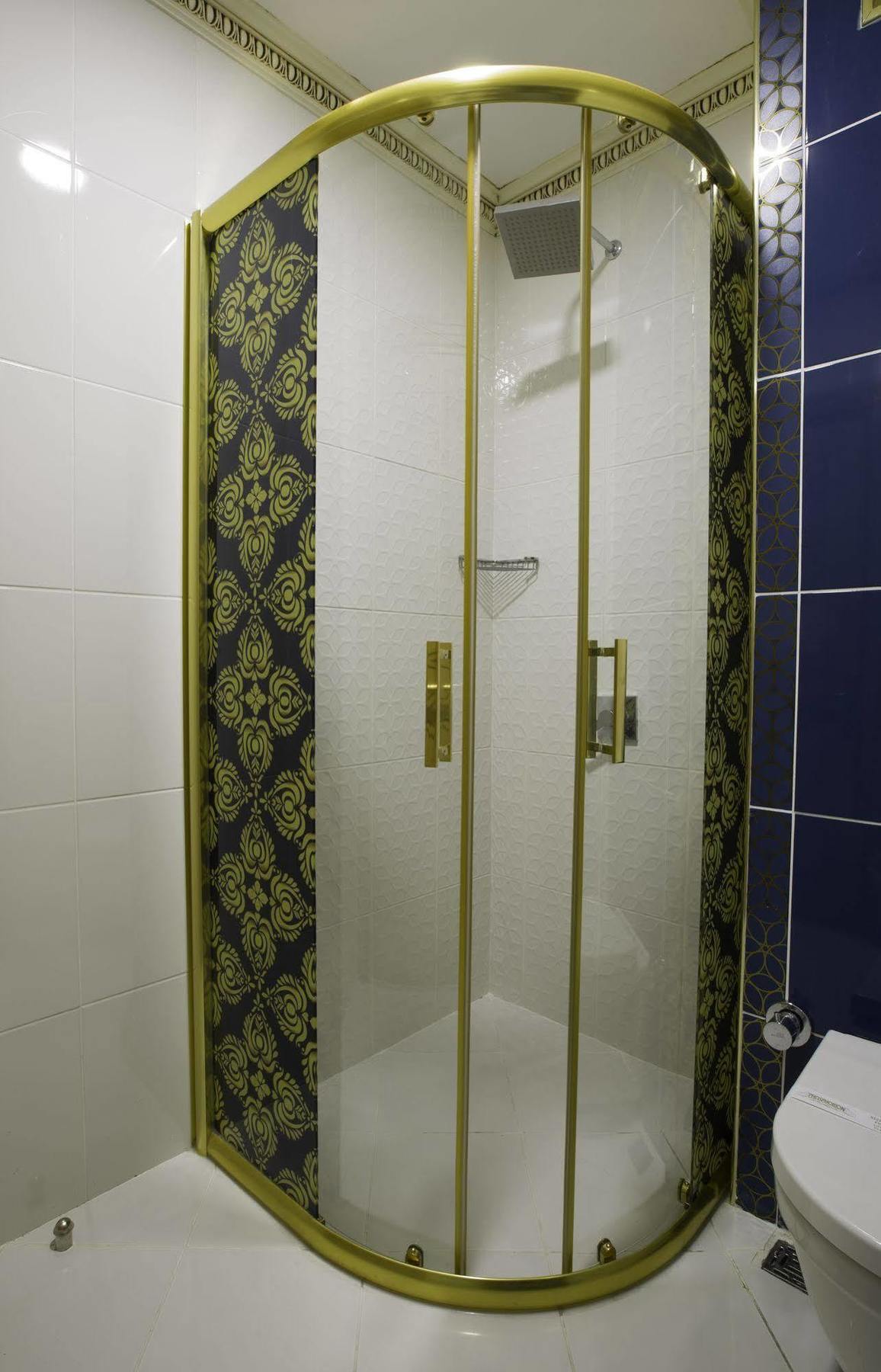 فندق فوسفورين اسطنبول المظهر الخارجي الصورة Shower enclosure