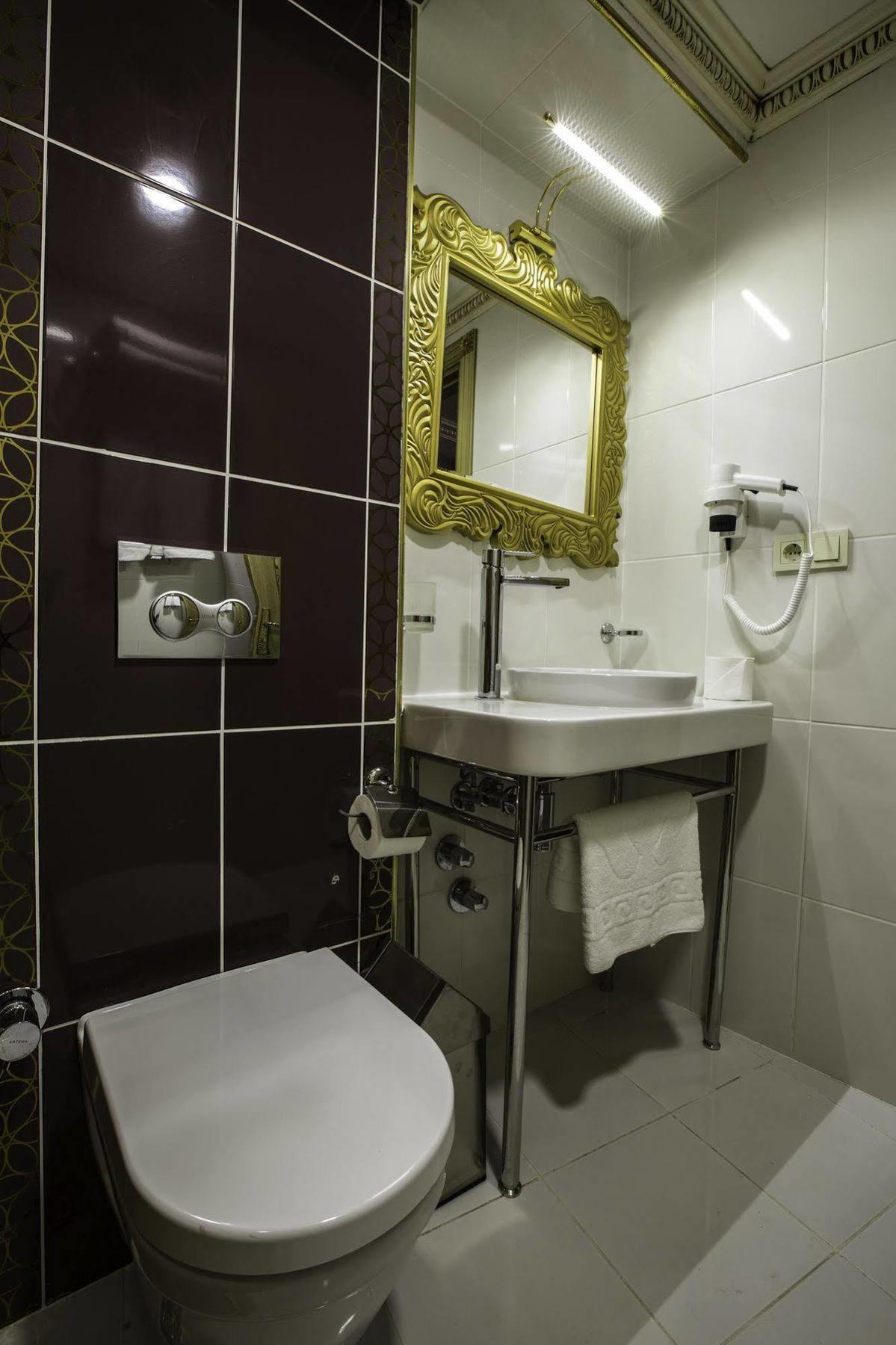فندق فوسفورين اسطنبول المظهر الخارجي الصورة Bathroom
