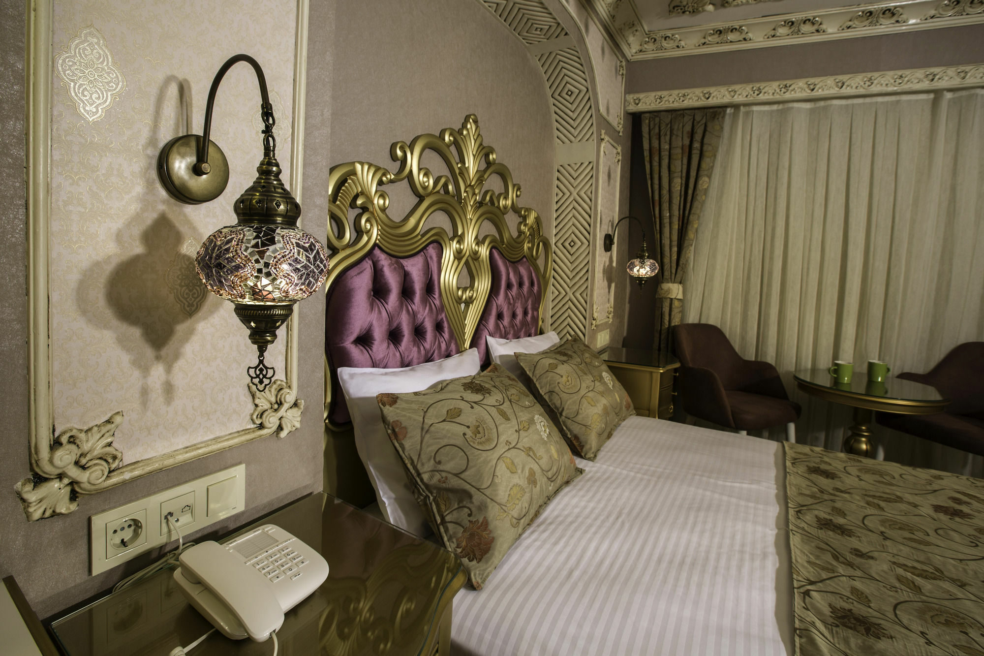 فندق فوسفورين اسطنبول المظهر الخارجي الصورة A room at the hotel